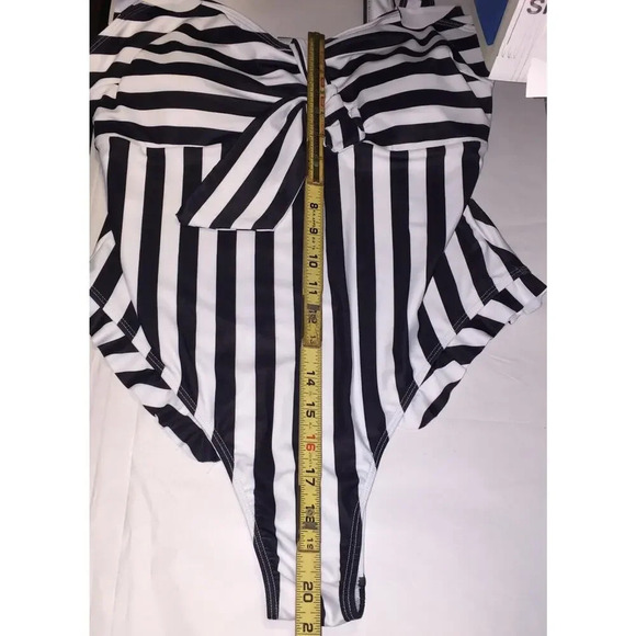 Unbranded Women's Polyester size XL Black n White striped One piece Swimsuit - Picture 7 of 7